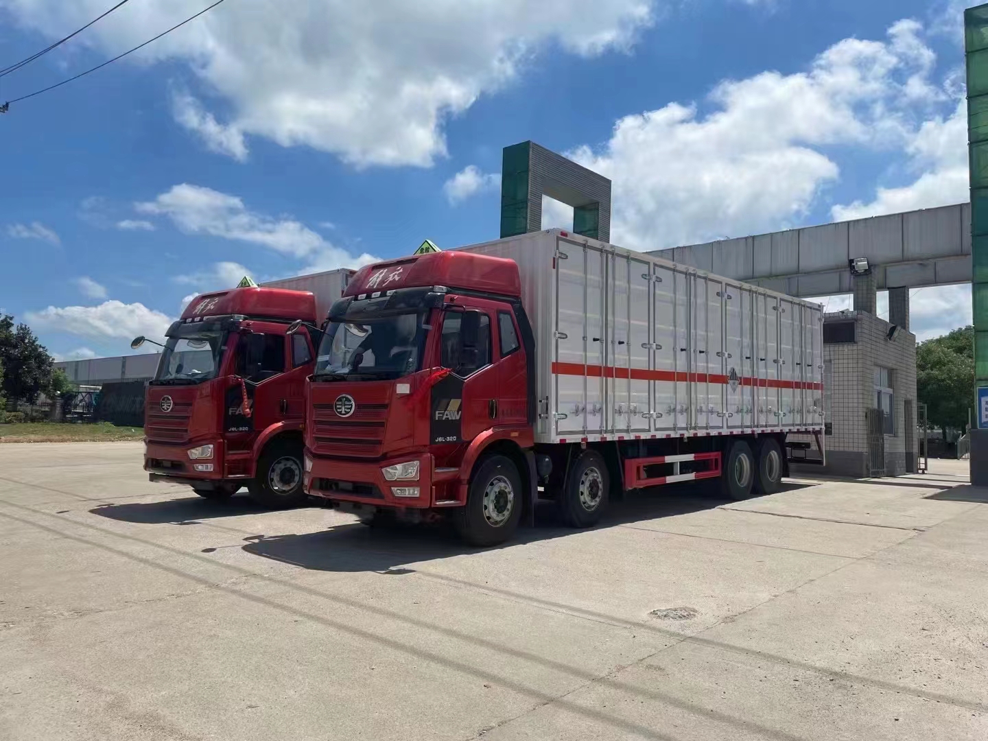 解放前四后八國六帶左右開門危險(xiǎn)品車