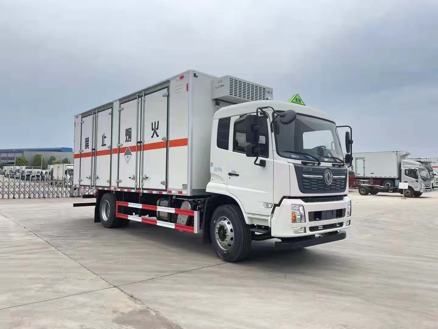 東風(fēng)天錦國(guó)六7米6雜項(xiàng)危險(xiǎn)品車(chē)
