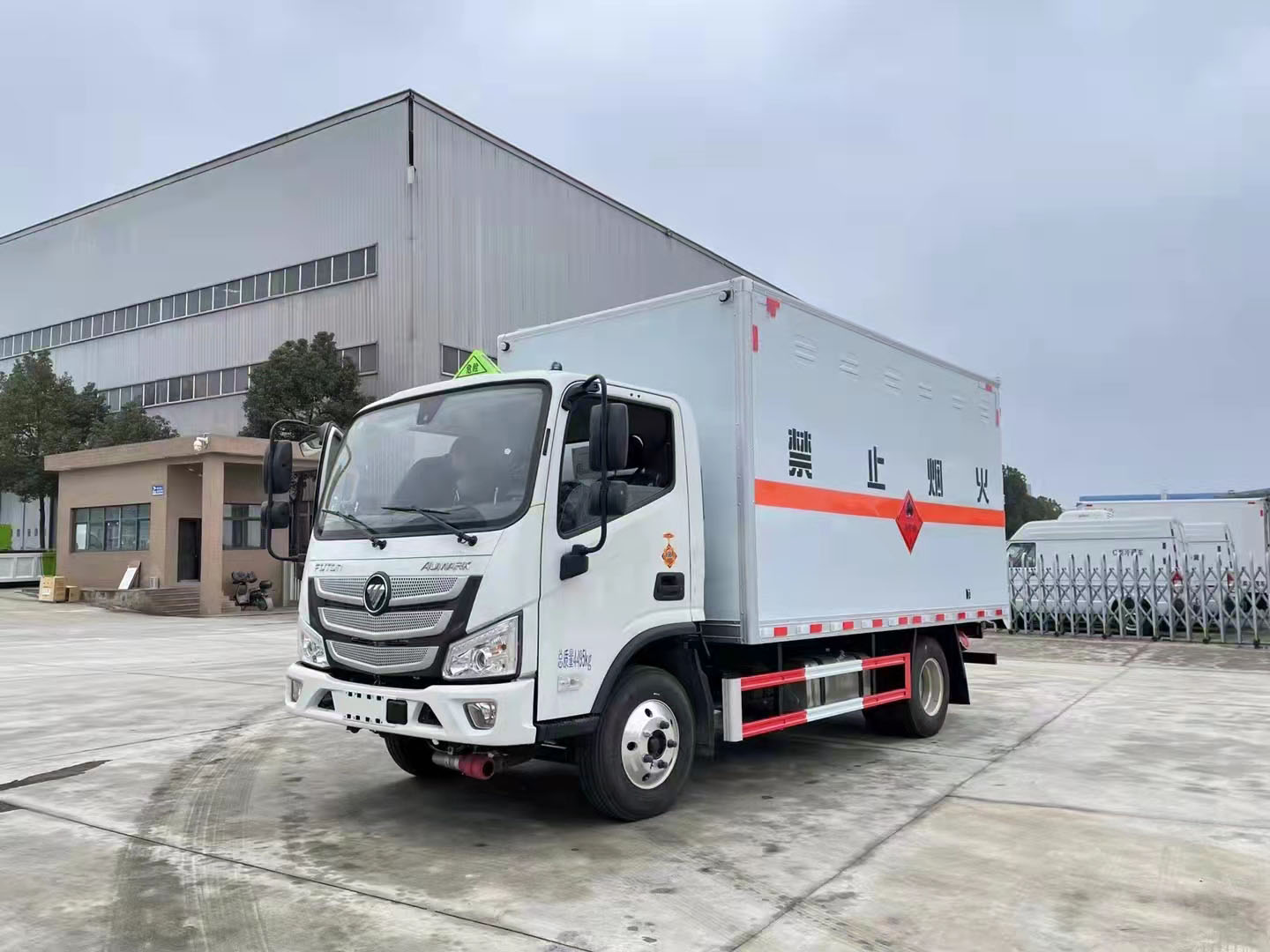 福田歐馬可藍牌國六合規(guī)易燃氣體廂式車