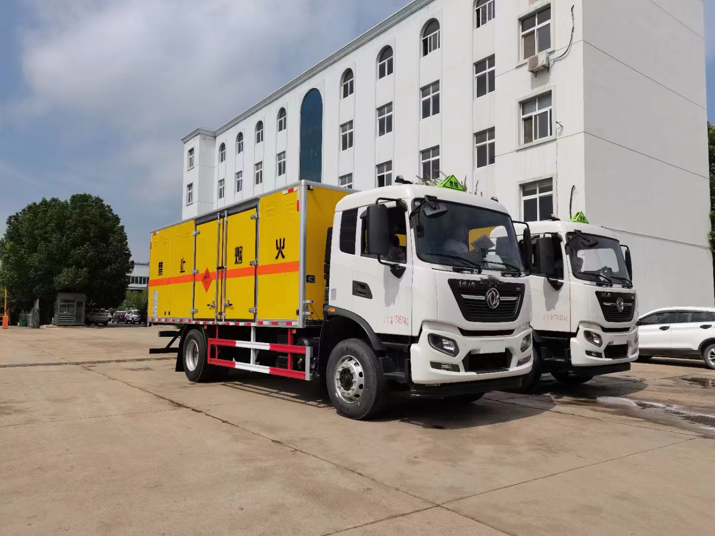 湖南丁總定制2臺東風(fēng)天錦國六爆破器材運(yùn)輸車