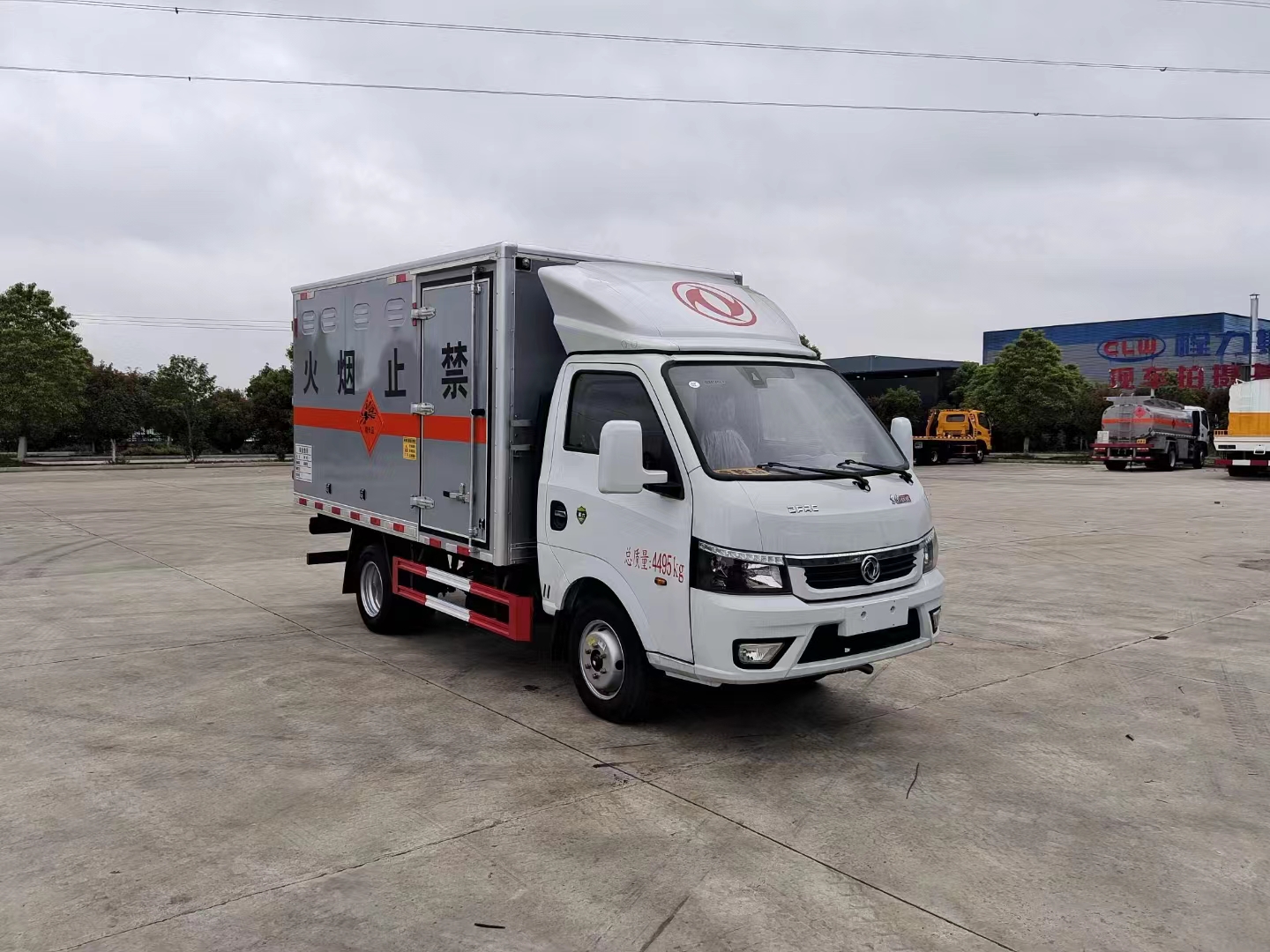 東風(fēng)途逸國(guó)六灰色箱體爆破器材運(yùn)輸車(chē)