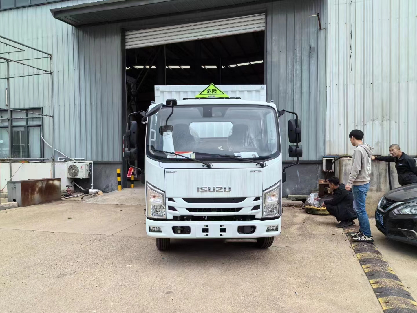 五十鈴排半瓦楞板危險(xiǎn)品車