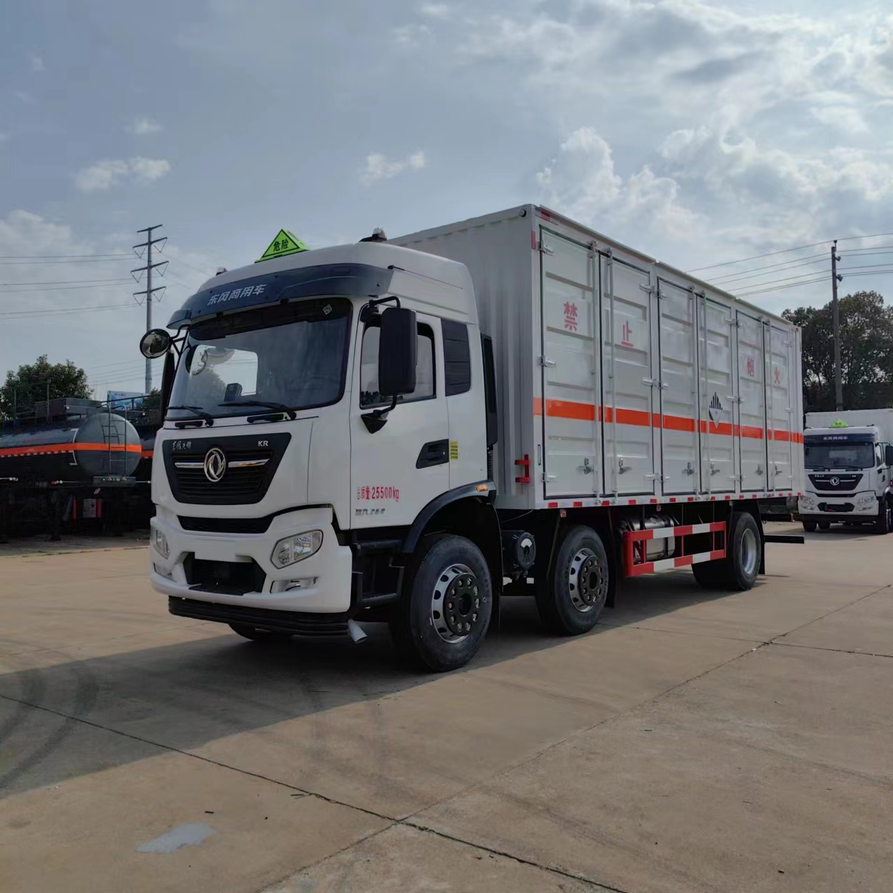 東風(fēng)天錦三軸國六毒性氣體廂式運(yùn)輸車