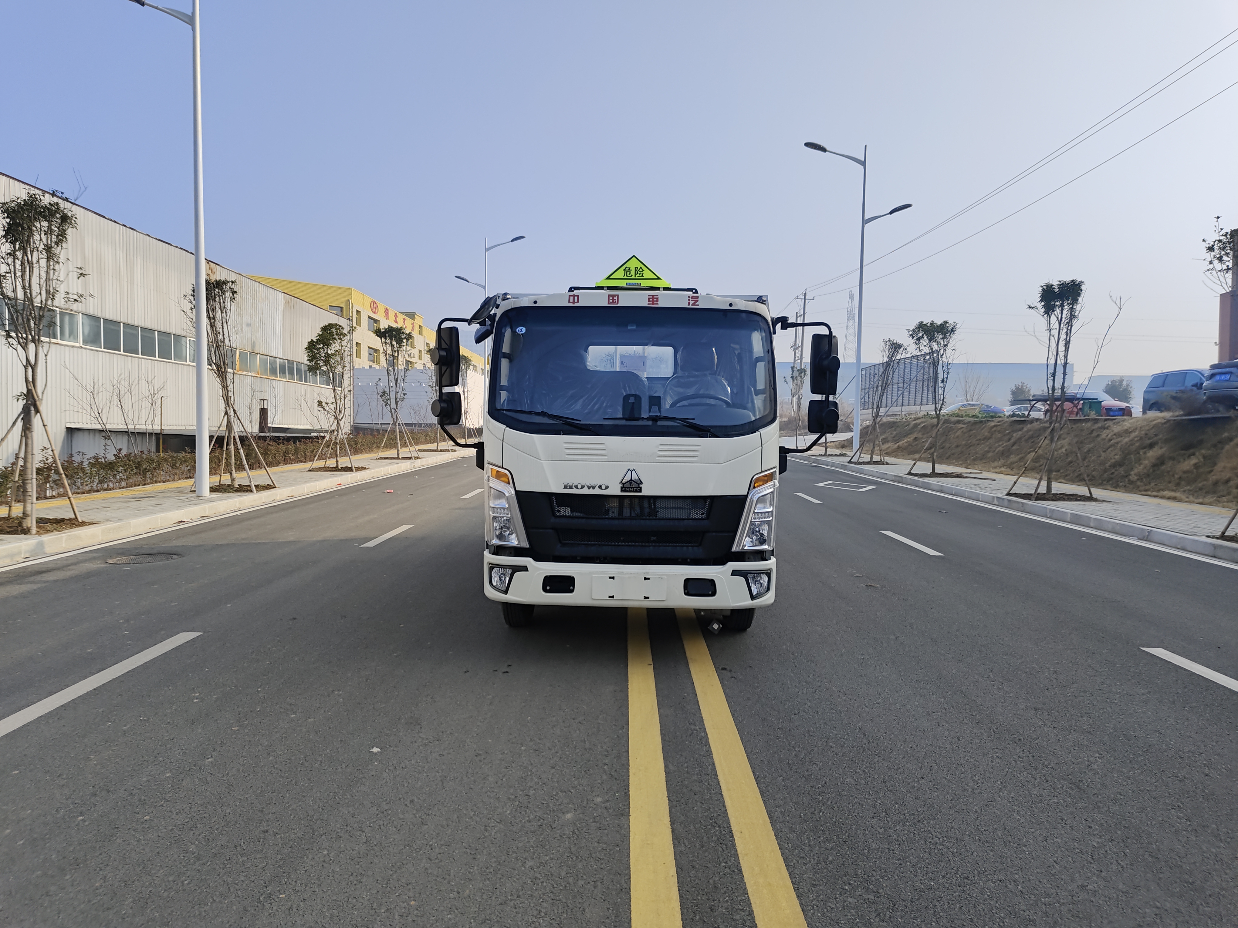 重汽豪沃國六藍(lán)牌氣瓶車