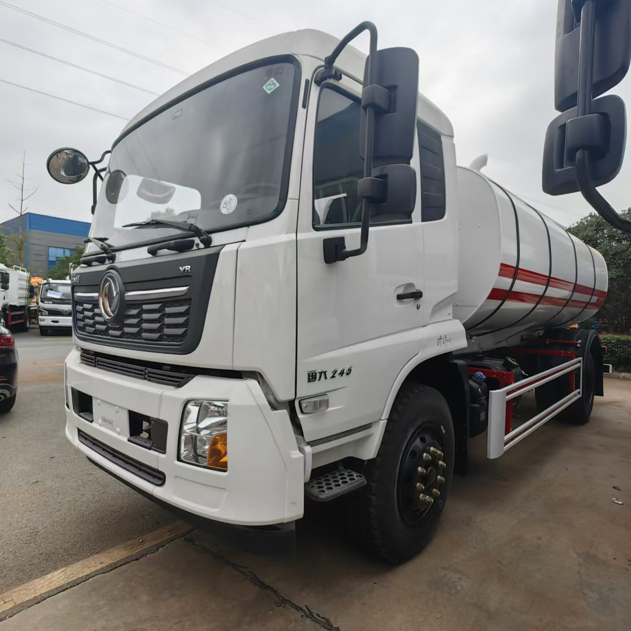 東風(fēng)天錦國六帶保溫罐體灑水車