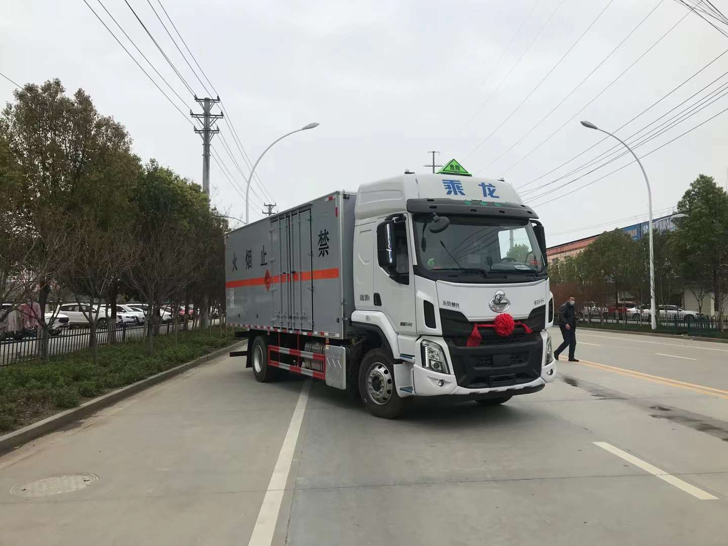 柳汽乘龍10噸爆破器材運(yùn)輸車