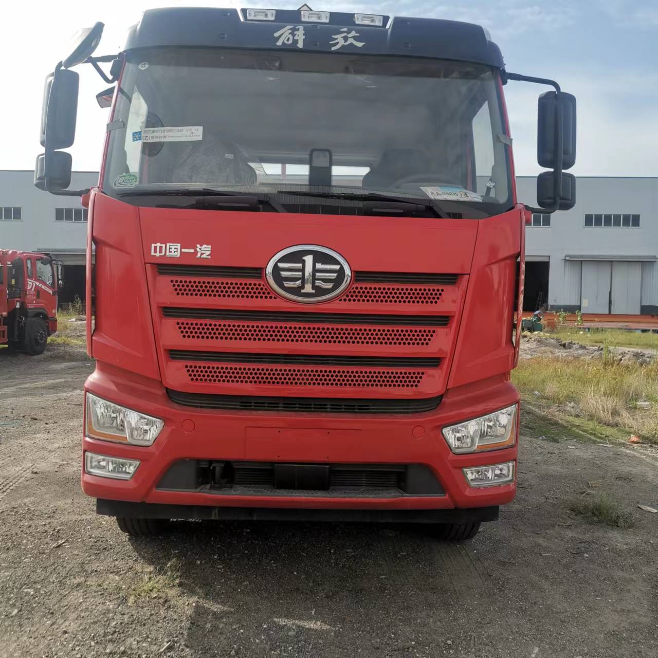 解放J6L國(guó)六三軸高頂雙臥9米6氣瓶車