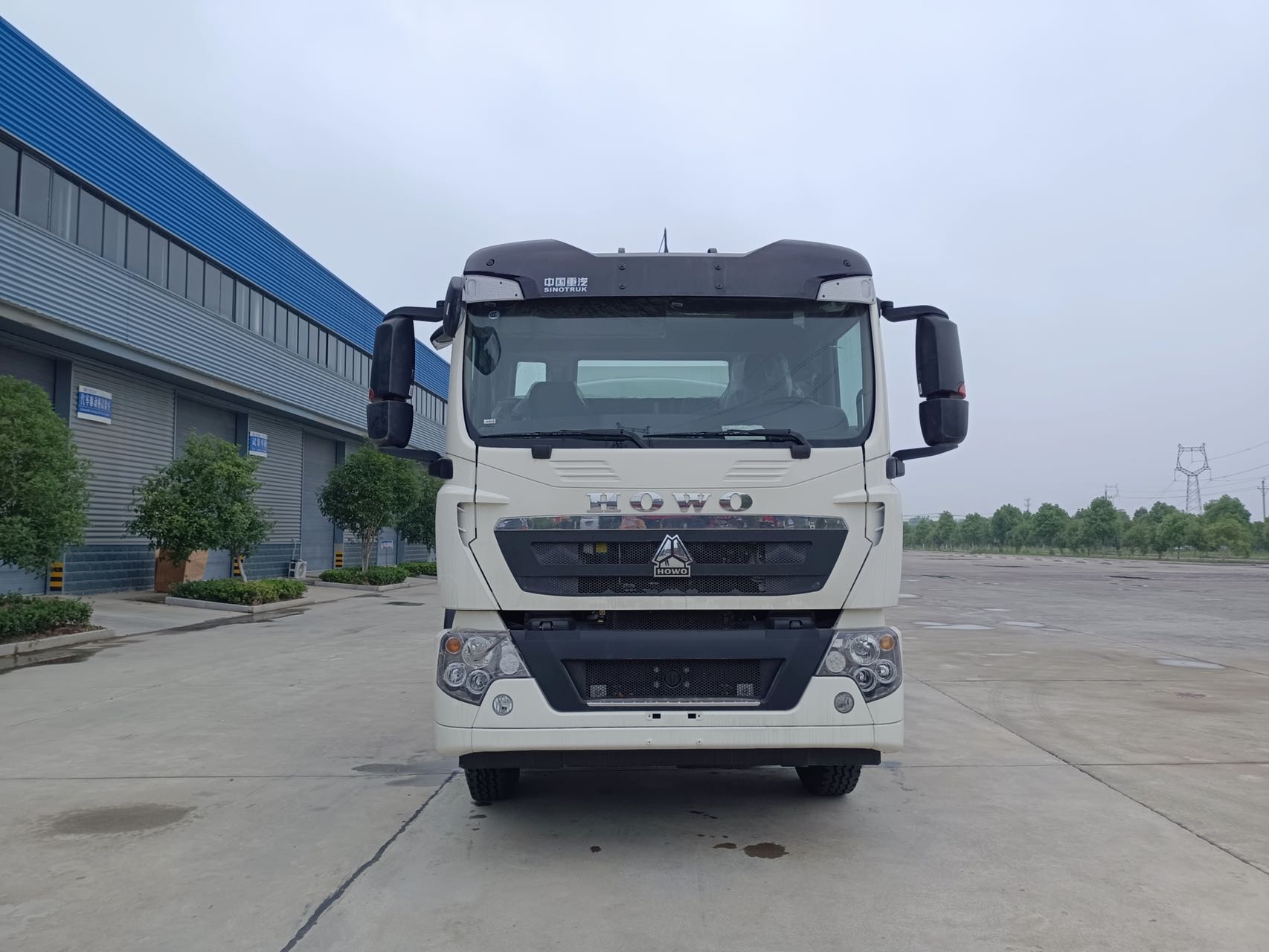 重汽10噸國六食用油運(yùn)輸車