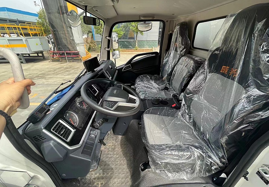 4.2米江淮威鈴天然氣冷藏車(chē)