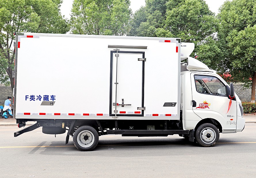 3.8米飛碟締途EF3純電動(dòng)冷藏車