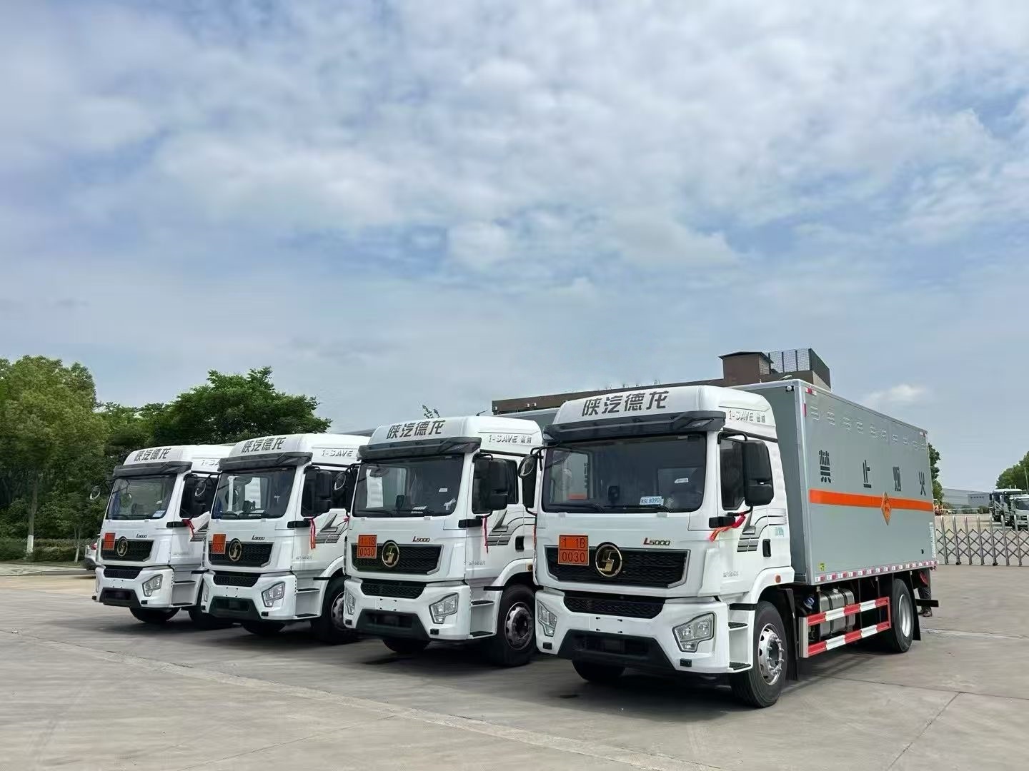 陜汽軒德國(guó)六爆破器材運(yùn)輸車(chē)