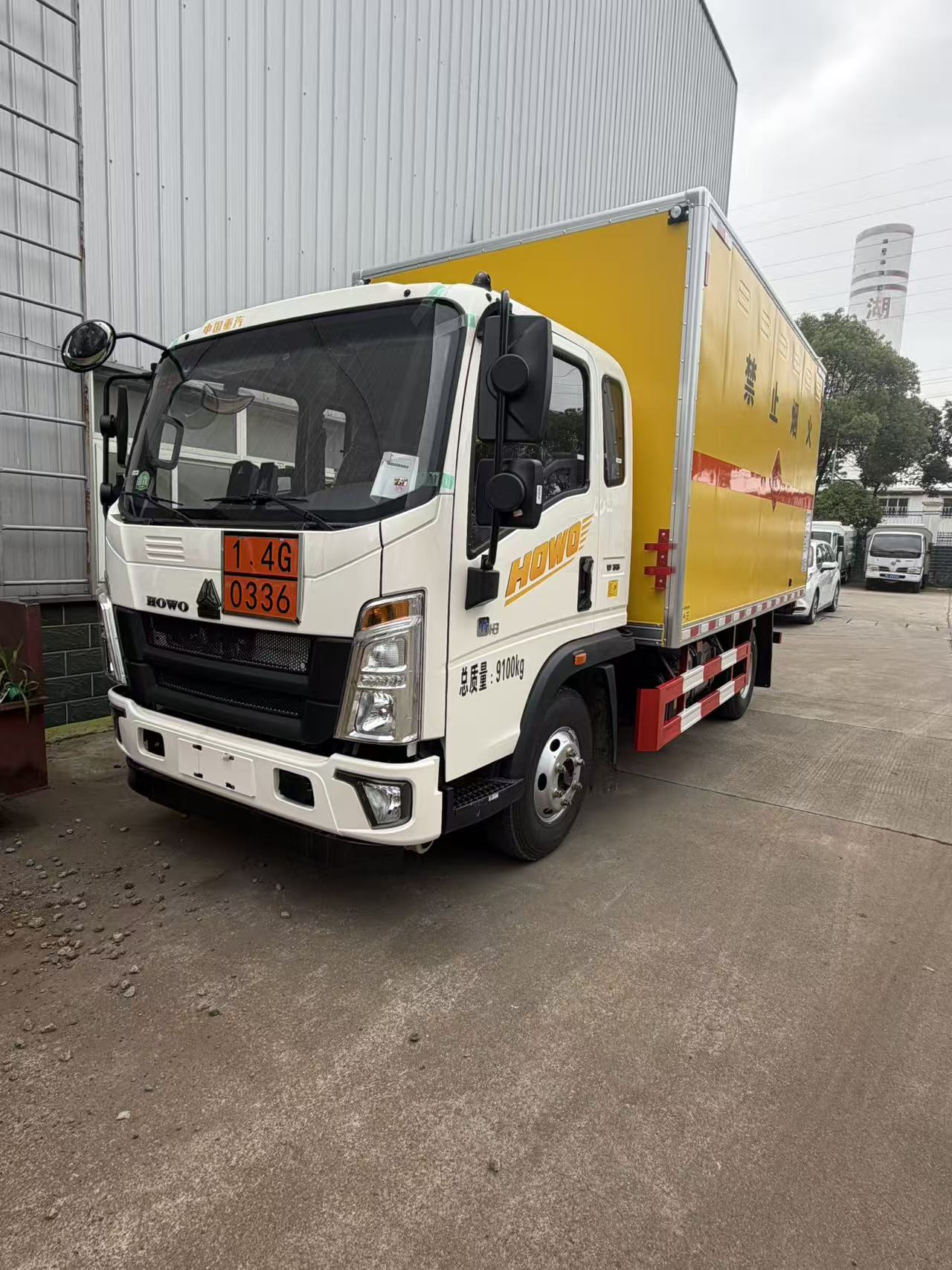 重汽小黃牌5噸排半爆破器材運(yùn)輸車