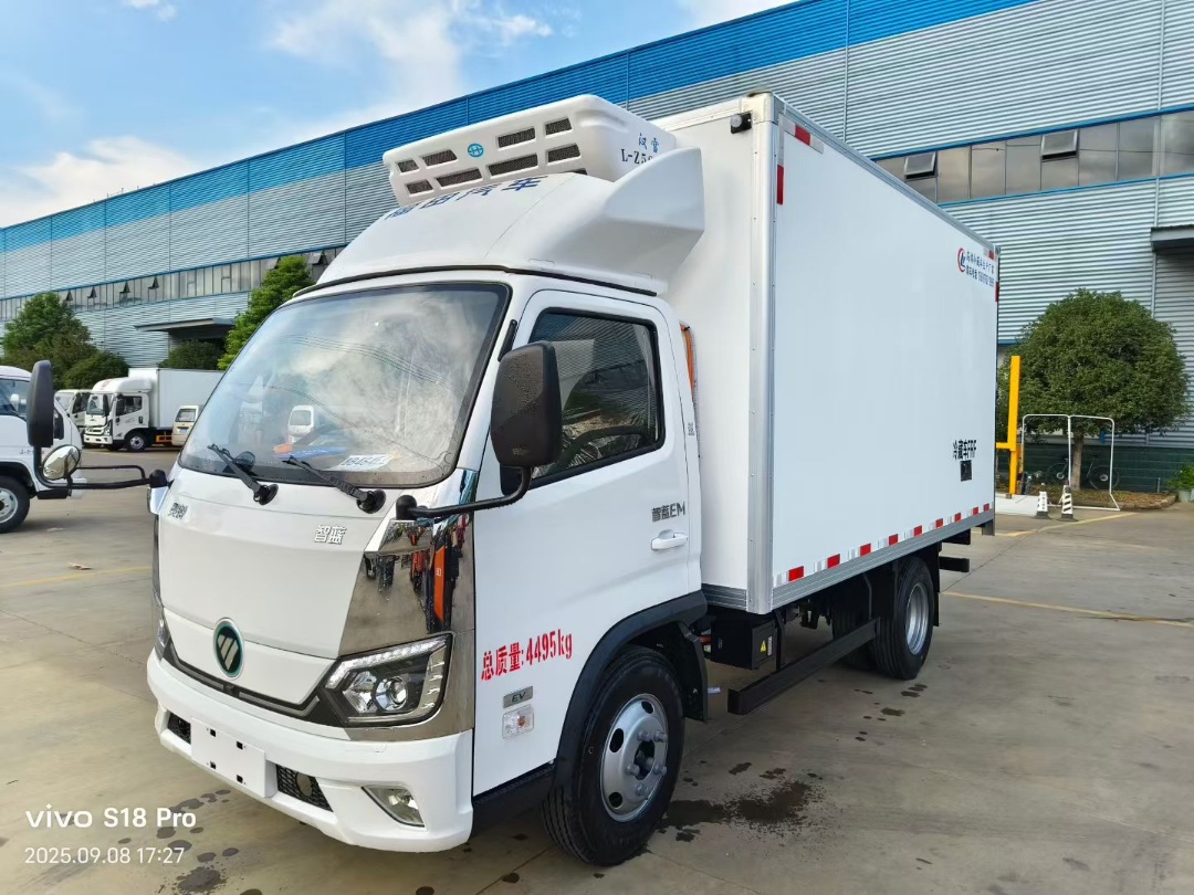 3米8福田奧鈴智藍M卡純電動冷藏車