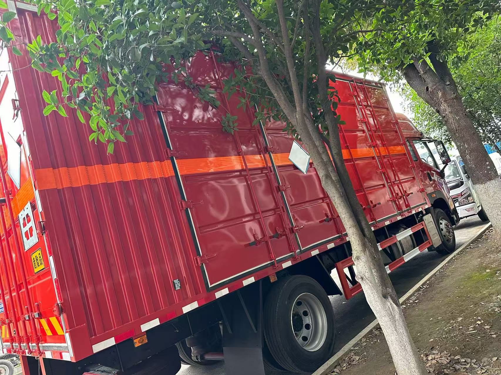 解放JK6帶全開門易燃液體廂式車