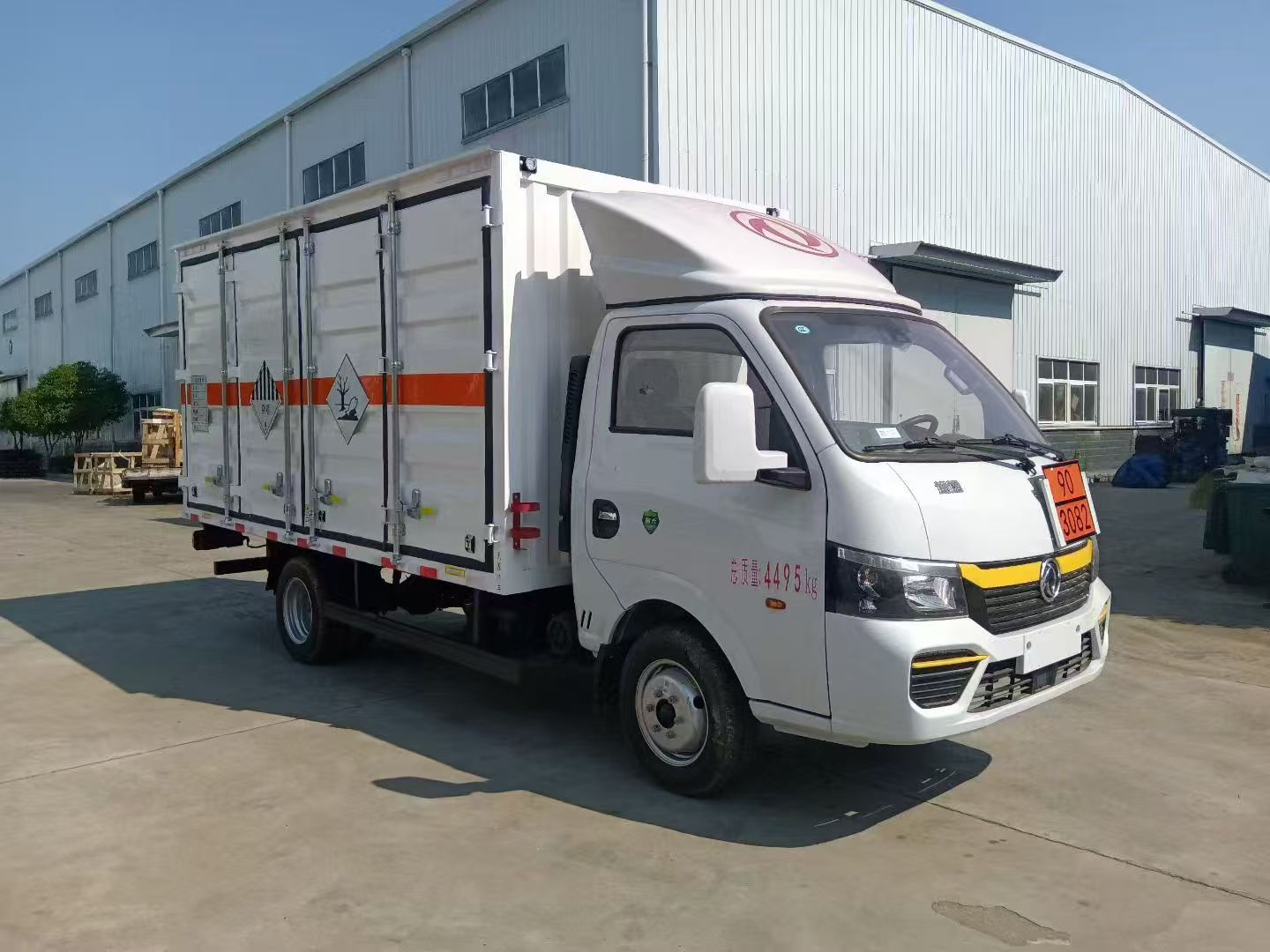 東風途逸國六3米9全開側門雜項危險品車